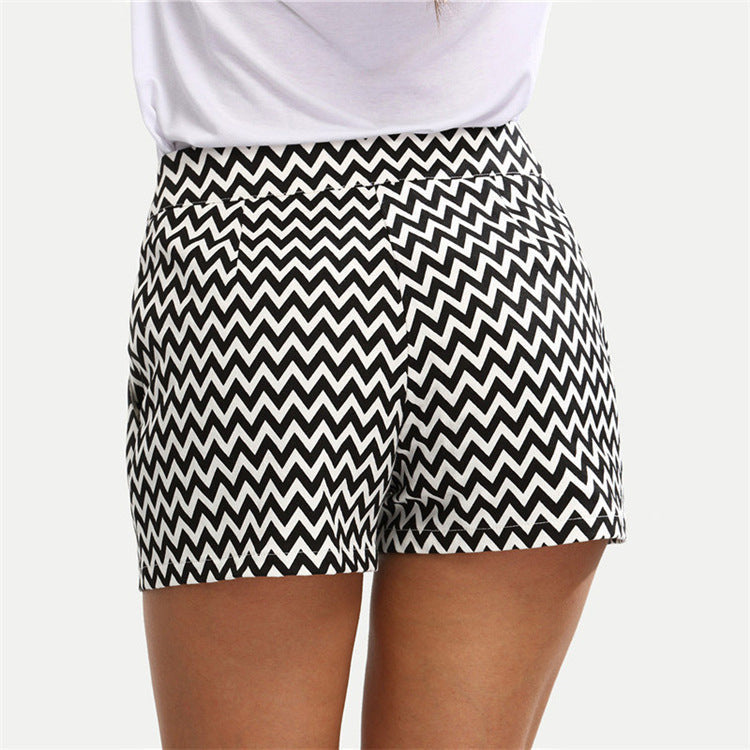 Stylish Geometric Print Shorts | Mid-Waist Women's Shorts with Pockets