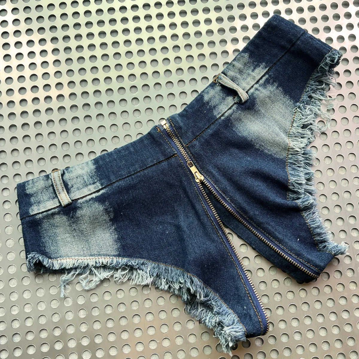 Zipper-Accent Fringe Denim Shorts⎥Bold Low-Rise Jorts for Trendsetting Appeal